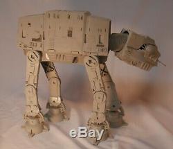 RARE VINTAGE 1981 KENNER STAR WARS AT-AT WALKER VEHICLE with Complete AT-AT Driver