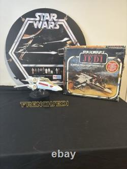 Boîte de chasseur X-Wing Star Wars vintage en excellent état et mint à l'affichage