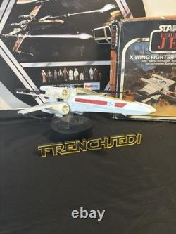 Boîte de chasseur X-Wing Star Wars vintage en excellent état et mint à l'affichage
