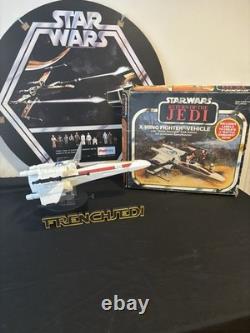 Boîte de chasseur X-Wing Star Wars vintage en excellent état et mint à l'affichage