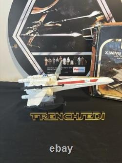 Boîte de chasseur X-Wing Star Wars vintage en excellent état et mint à l'affichage