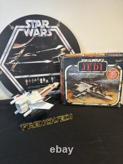 Boîte de chasseur X-Wing Star Wars vintage en excellent état et mint à l'affichage