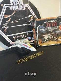 Boîte de chasseur X-Wing Star Wars vintage en excellent état et mint à l'affichage