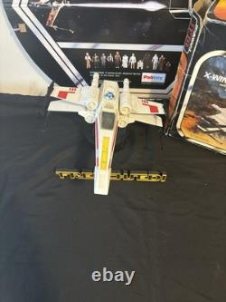 Boîte de chasseur X-Wing Star Wars vintage en excellent état et mint à l'affichage