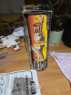 Chasseur X-Wing Star Wars vintage (endommagé lors de la bataille) dans sa boîte Kenner