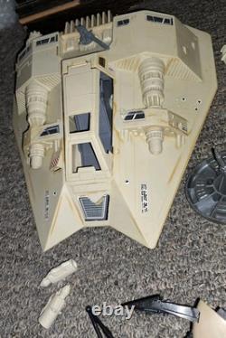 Collection de figurines d'action Kenner Star Wars vintage, accessoires et vaisseaux