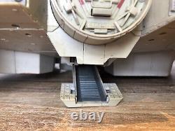 Faucon Millenium Star Wars vintage avec quelques pièces manquantes Palitoy Kenner 1979