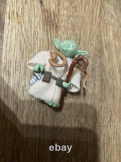 Figurine vintage de Star Wars Yoda avec serpent brun et accessoires originaux en excellent état