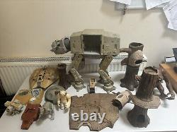 Lot d'emplois groupés de figurines et véhicules Vintage Kenner Star Wars. Village des Ewoks