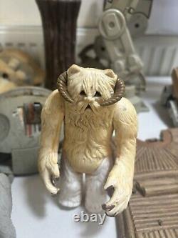 Lot d'emplois groupés de figurines et véhicules Vintage Kenner Star Wars. Village des Ewoks