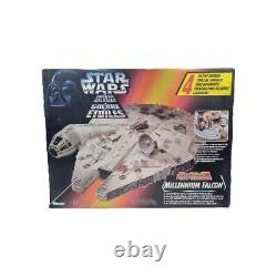 Millenium Falcon électronique de Kenner de 1995 dans sa boîte avec décalcomanies vintage Star Wars