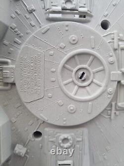 Millenium Falcon électronique de Kenner de 1995 dans sa boîte avec décalcomanies vintage Star Wars