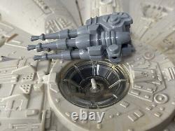 Original Vintage 1970s Star Wars Empire Strikes Back Palitoy Millenium Falcon<br/>

<br/>	 Traduction en français: Vaisseau spatial Millenium Falcon Palitoy de Star Wars L'Empire contre-attaque des années 1970 d'origine