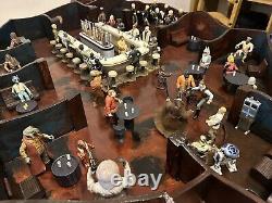Star Wars Mos Eisley Cantina Maquette Complète et Figurines Diorama Collection Vintage