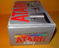 Vintage 1986 Atari 2600 Pal Système De Jeu Vidéo Console Wars Boxed + Étoile Bundle