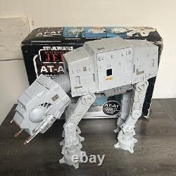 Vintage Star Wars Kenner AT-AT Walker dans sa boîte d'origine en excellent état RARE