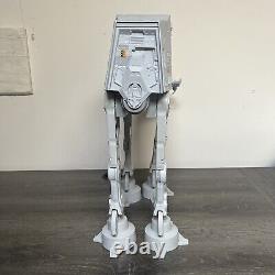 Vintage Star Wars Kenner AT-AT Walker dans sa boîte d'origine en excellent état RARE.